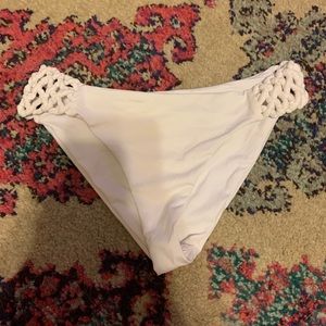 Frankie’s Bikinis bottoms white